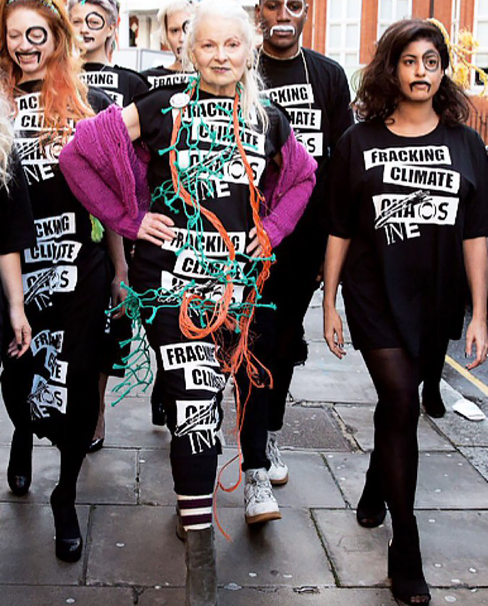Vivienne Westwood à frente de protesto contra o fracking na London Fashion Week 2018. Foto: Anisa Tolipan/Twitter
