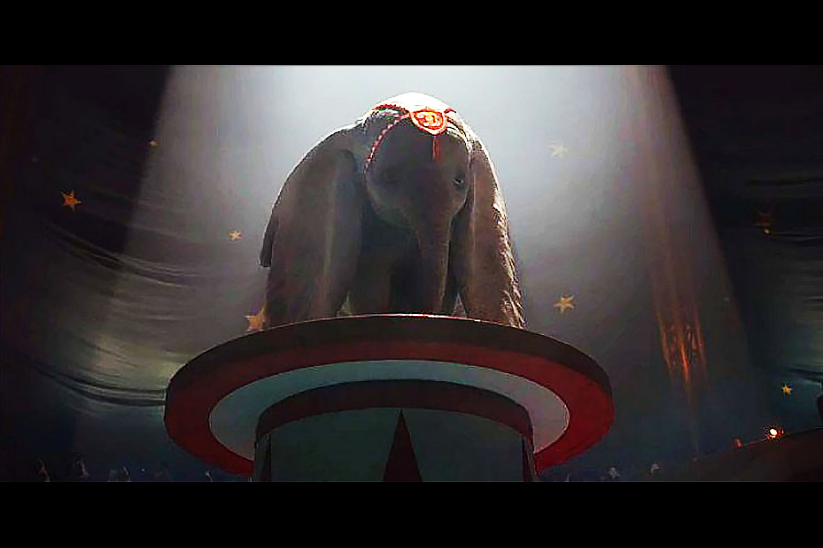 Elefantinho orelhudo voa nas primeiras imagens do live-action com direção Tim Burton. Foto: Divulgação