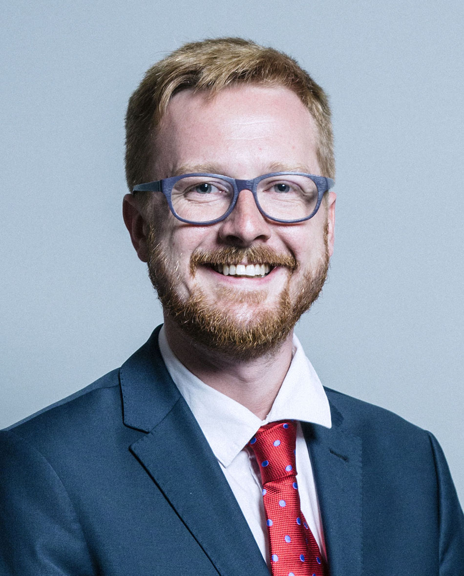 Parlamentar Lloyd Russelll-Moyle quebrou o protocolo revelando ser soropositivo e foi aplaudido de pé. Foto: Chris McAndrew