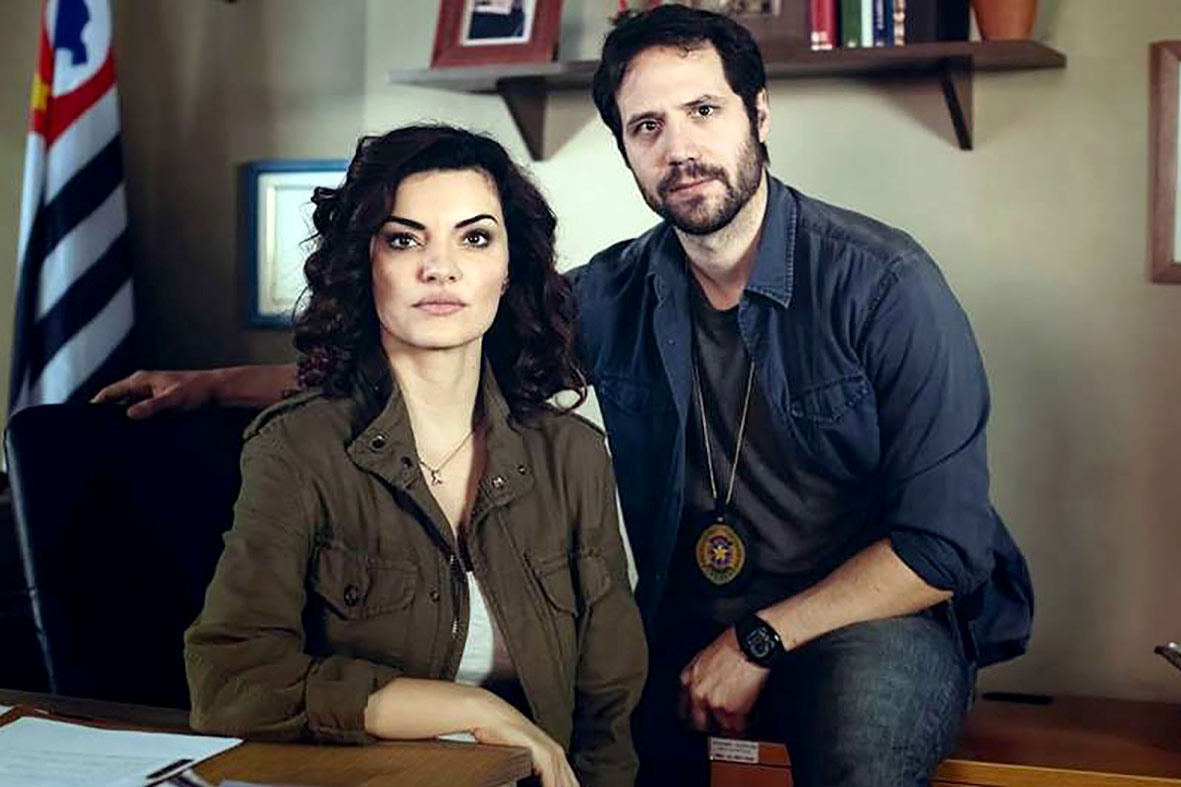 A delegada Carolina Ramalho (Mayana Neiva) e o agente Julio Pedrazza (Antonio Saboia) na série Rotas de Ódio. Foto: NBCUniversal