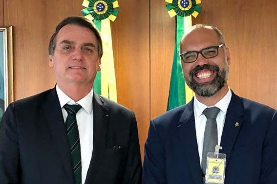 Allan dos Santos, do blog Terça Livre, que apoia o governo e recebe verba do mesmo, ao lado de Bolsonaro. Foto: DCM