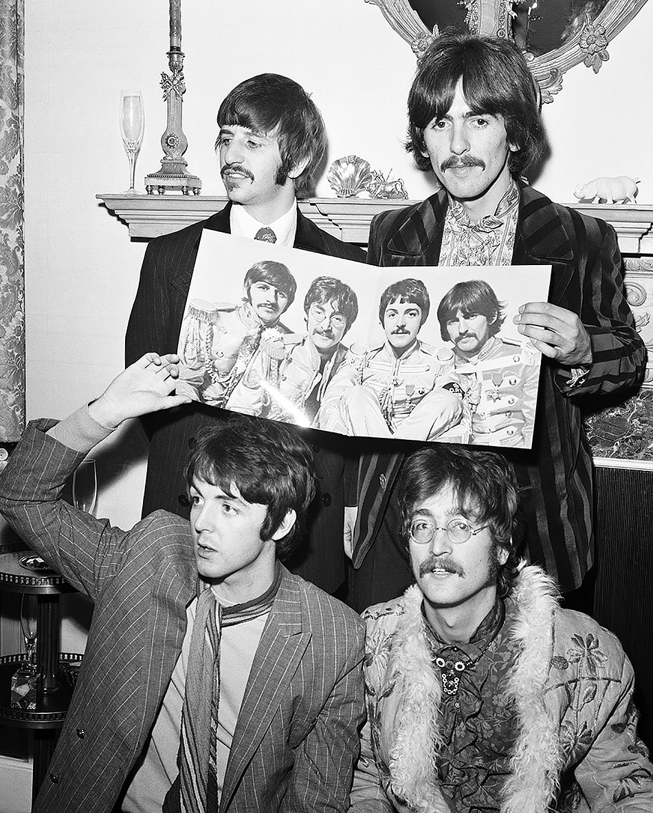 Os Beatles no lançamento do álbum Sgt. Pepper’s Lonely Hearts Club Band para a imprensa