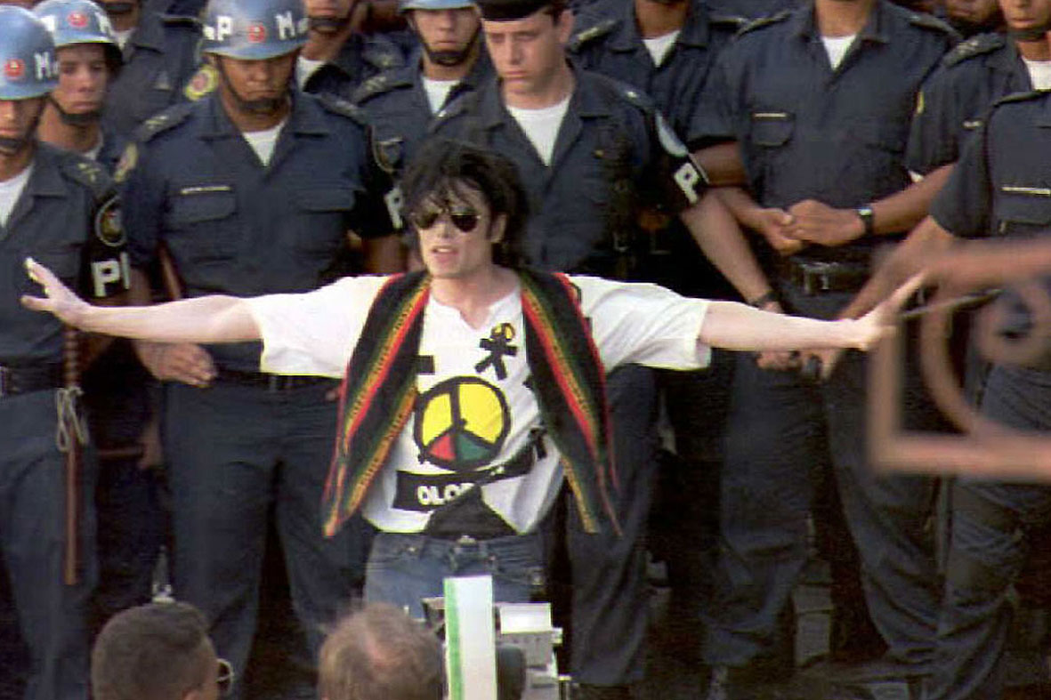Michael Jackson com policiais militares