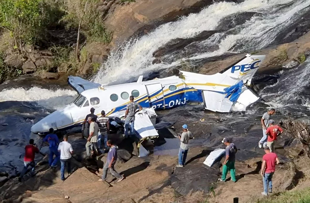 O Beechcraft King Air C90a que cai, matando Marília Mendonça: pauco destruído. Reprodução