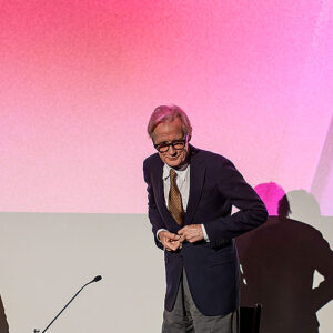 Bill Nighy aplaudido no 66p. London Film Festival 2022. Foto: Ralph P