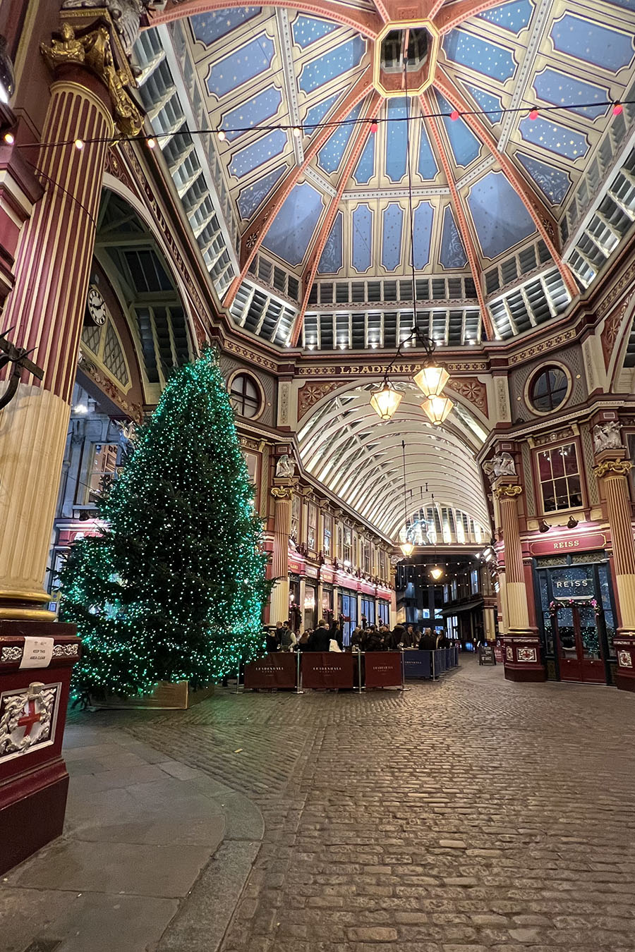 Leadenhall Market, na City em Londres, decorado para o Natal. Foto: Andrea Kirst
