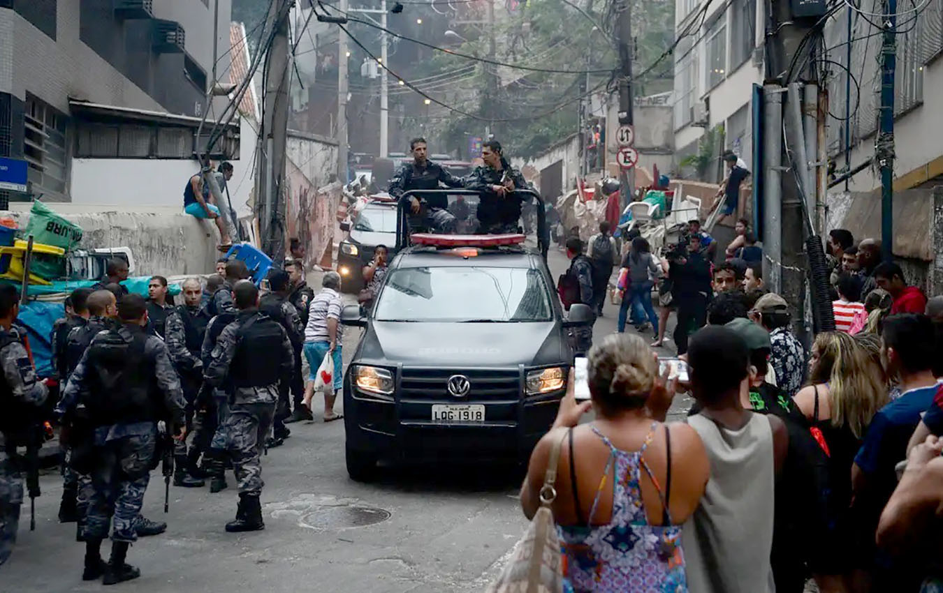 Ação policial em favela: mortes de civis e milhares sem aula e saúde. Foto: Fernando Frazão/Agência Brasil