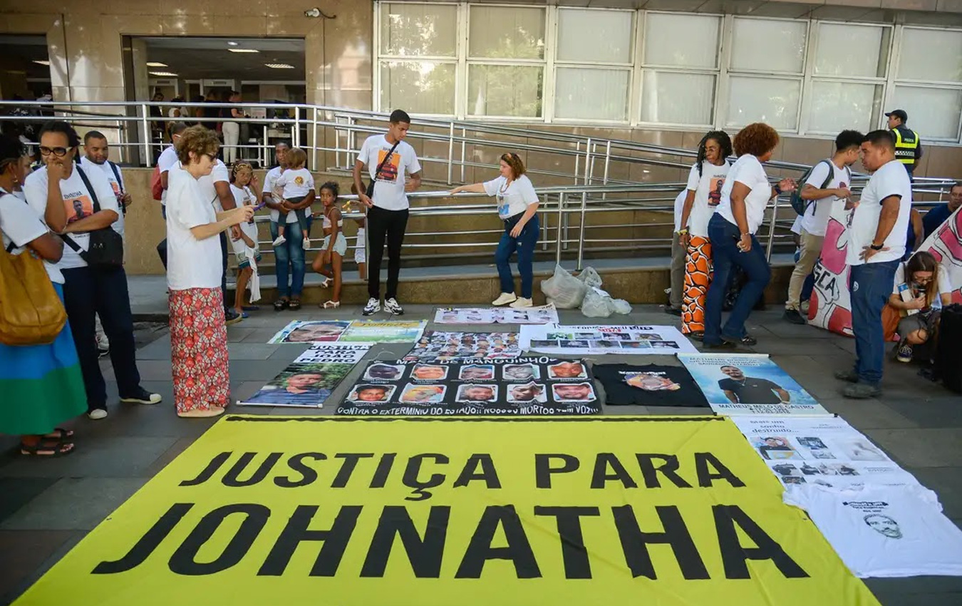 Mobilização de outras mães durante o julgamento de PM pela morte de Johnatha. Foto: Tomaz Silva/Agência Brasil