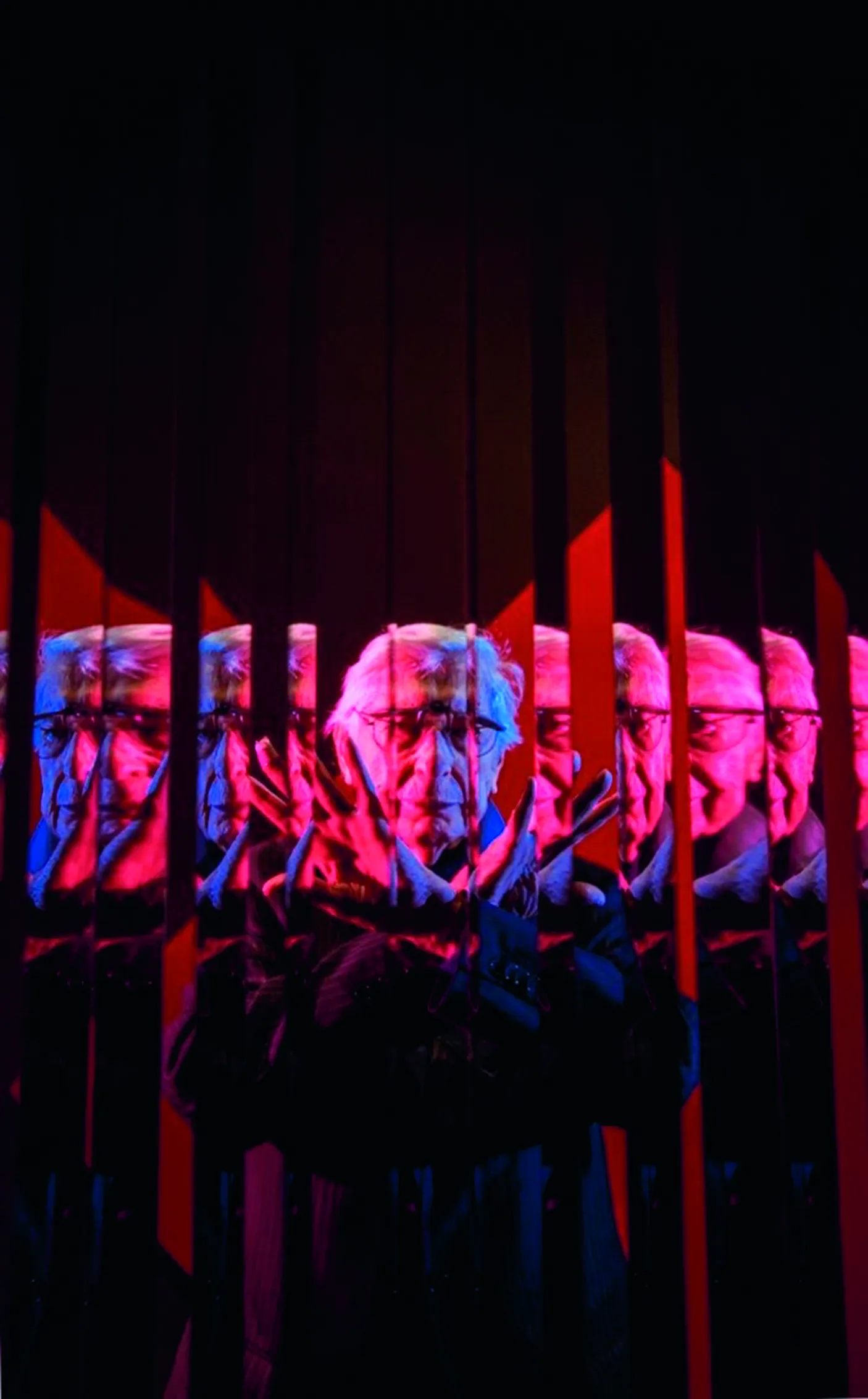 Julio Le Parc with Reflective Blades. Reprodução: Atelier Le Parc